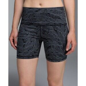 LULULEMON Groove Short 10 Tall Stripe Play Slate Black Biker Yoga Gym EUC B22